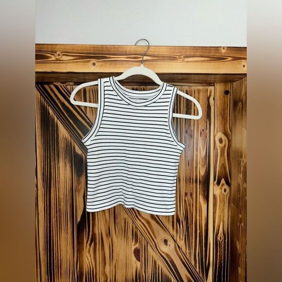 Woman’s Crop Tank - Picture 1 of 3